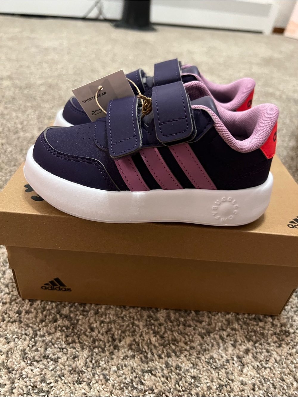adidas Sneakers